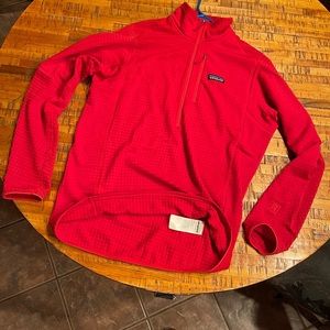 Patagonia R1 tech face pullover